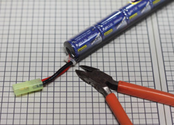 東京マルイ・プロライトの交換用バッテリーには、AK用バッテリーが最適